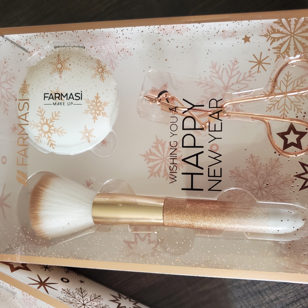 Farmasi Makeup Brush and Eyelash Curler Set